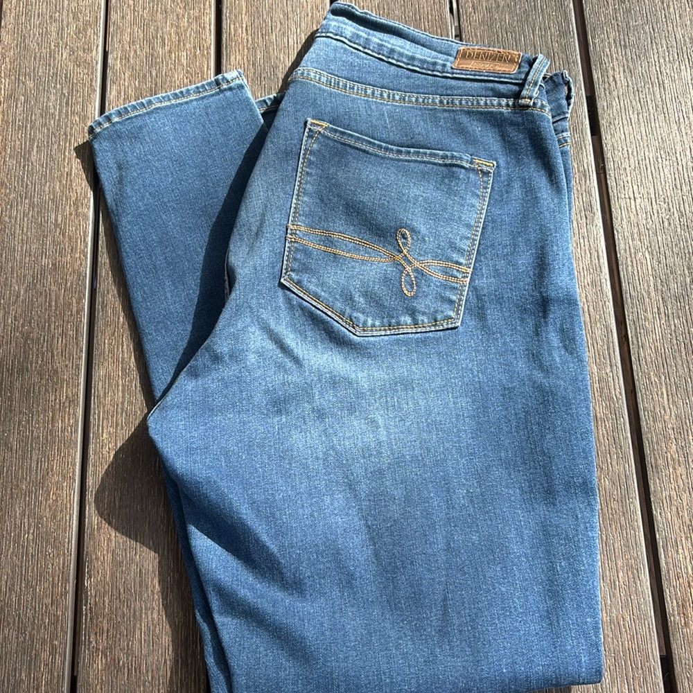 Denizen Levi’s Curvy Skinny Jeans